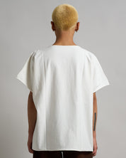 T-Shirt Scollo a barca taglio vivo