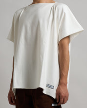 T-Shirt Scollo a barca taglio vivo