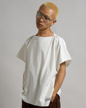 T-Shirt Scollo a barca taglio vivo